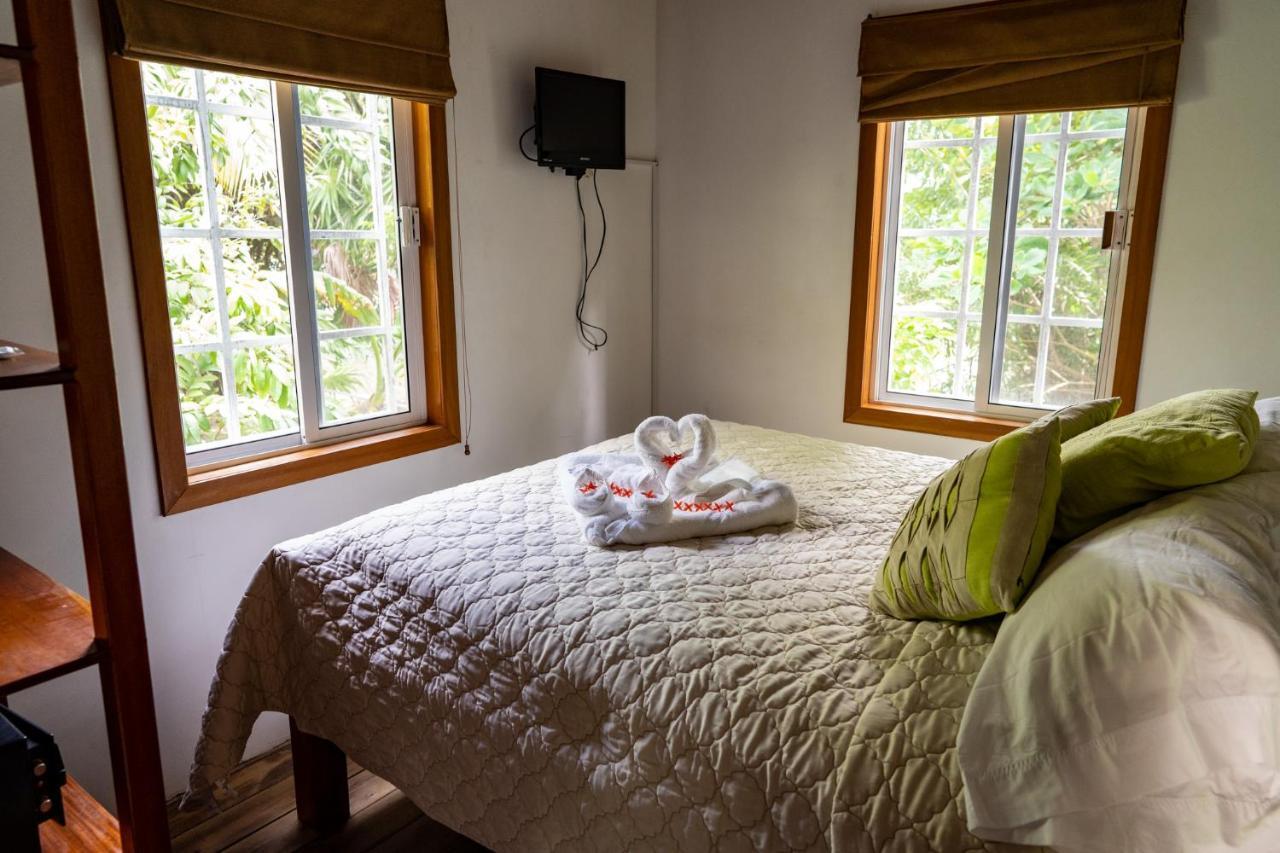 Hummingbirds Cabins Caye Caulker Buitenkant foto